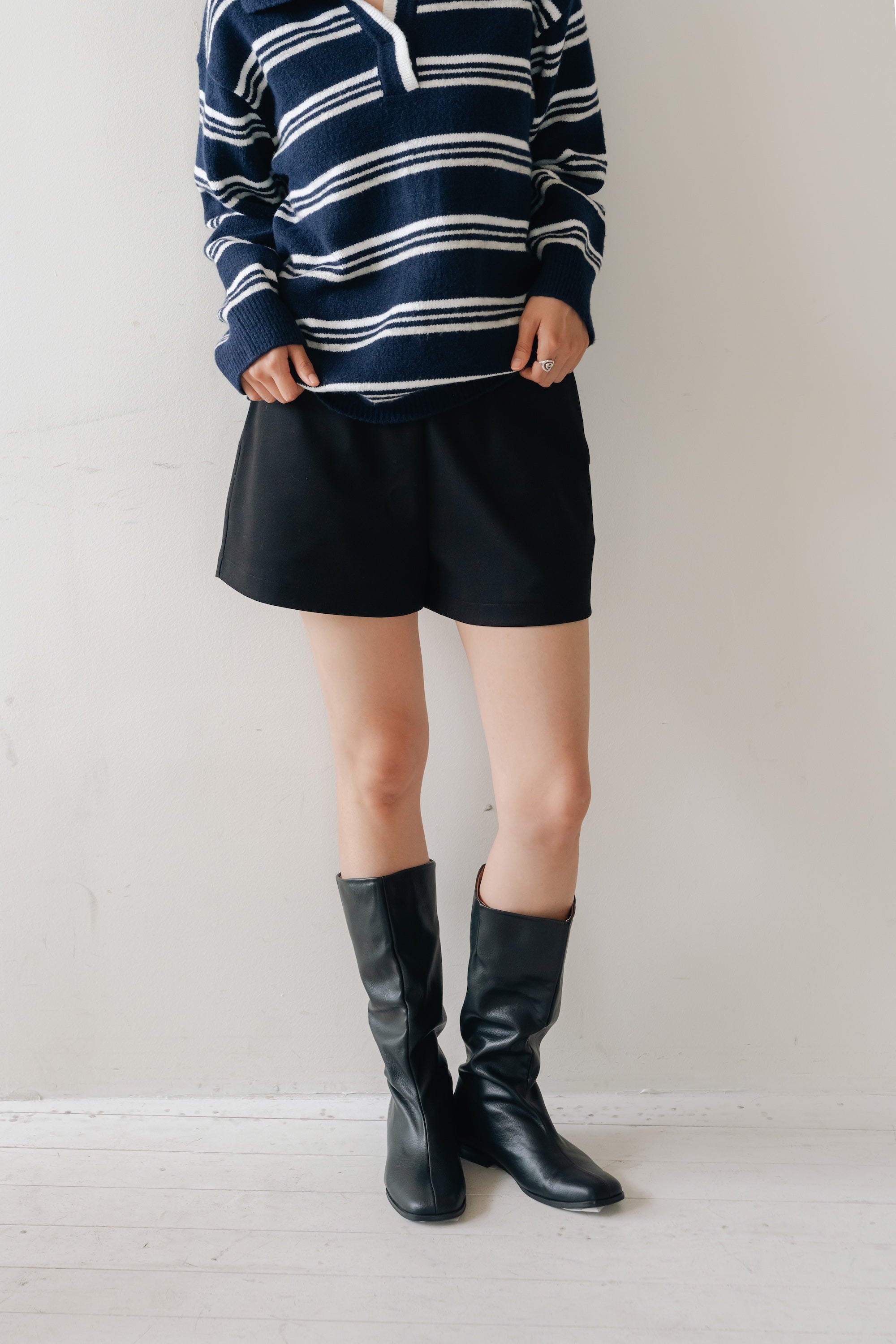 Back Frill Shorts-BLACK