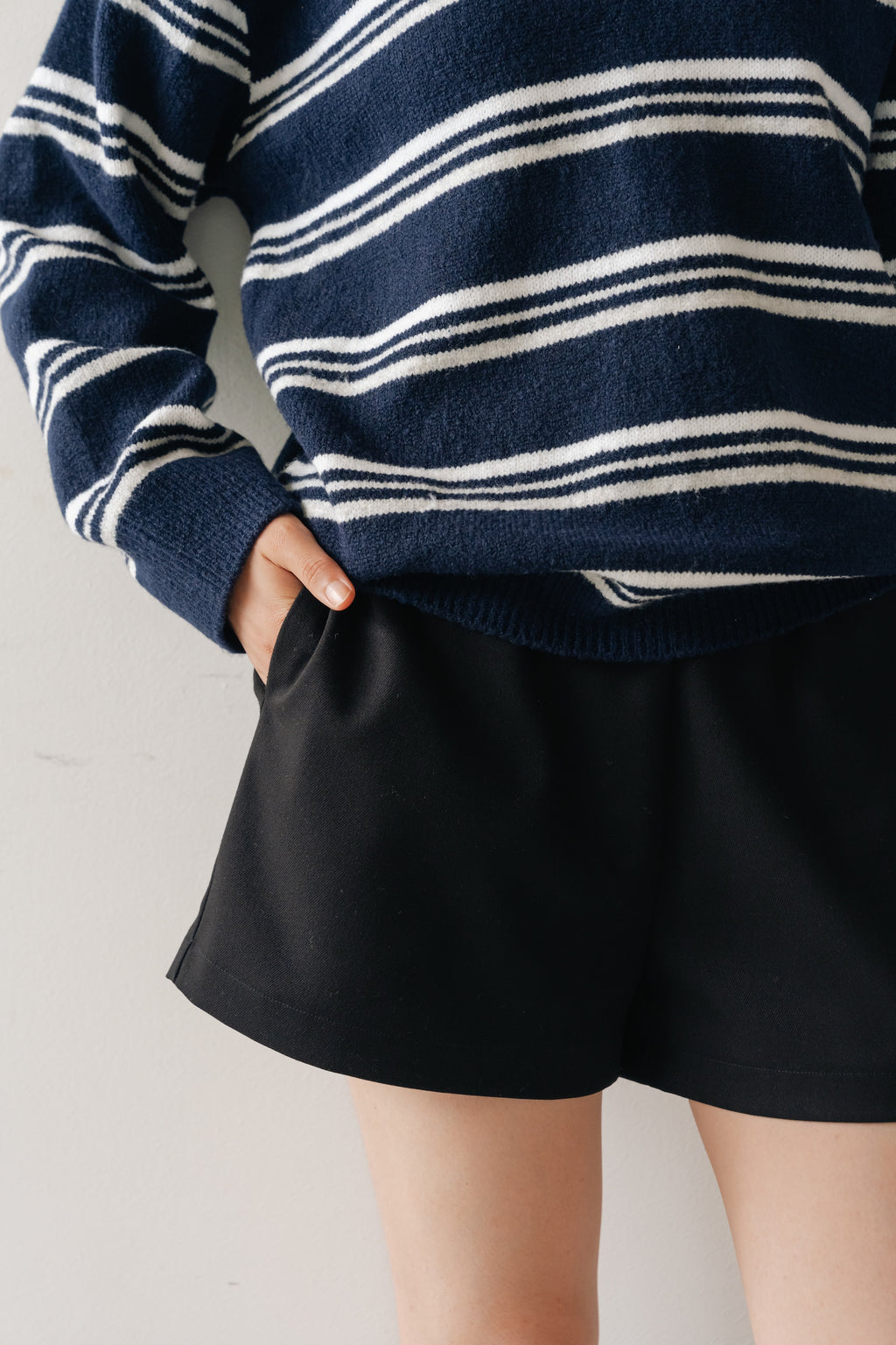 Back Frill Shorts-BLACK