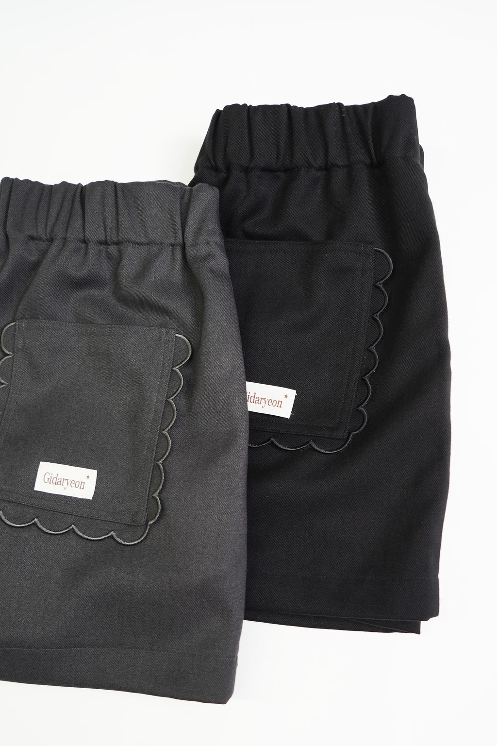 Back Frill Shorts-BLACK