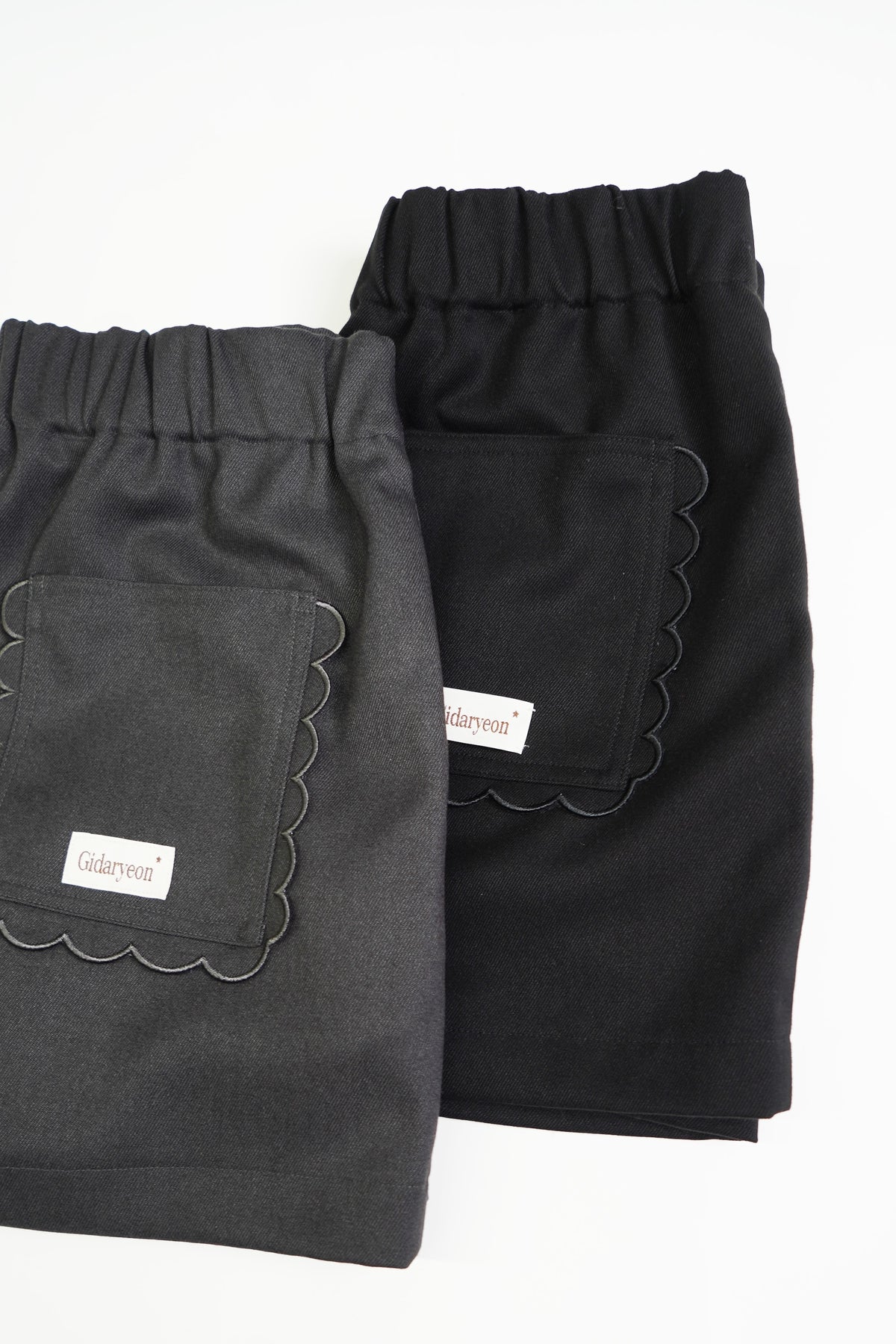 Back Frill Shorts-BLACK