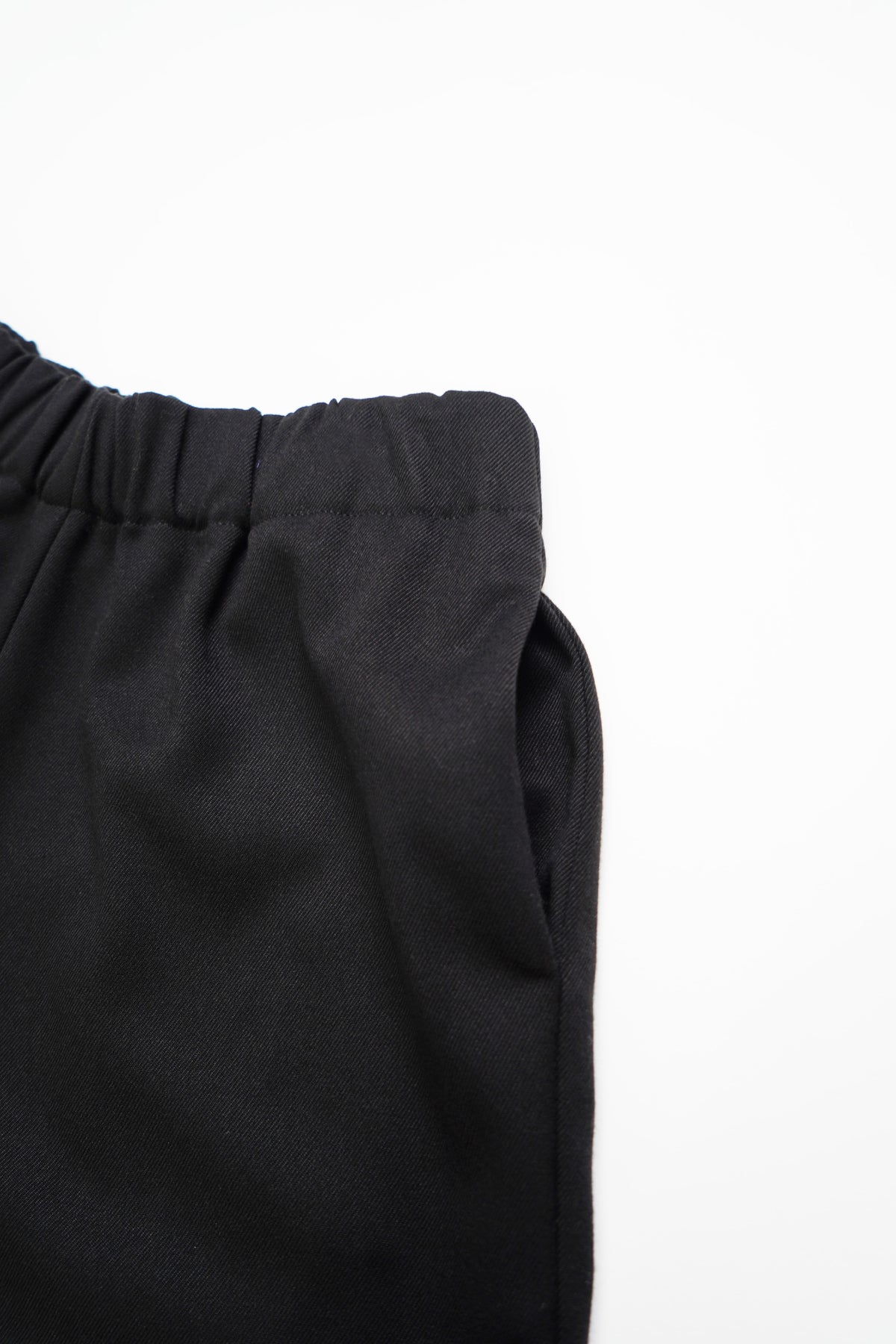 Back Frill Shorts-BLACK